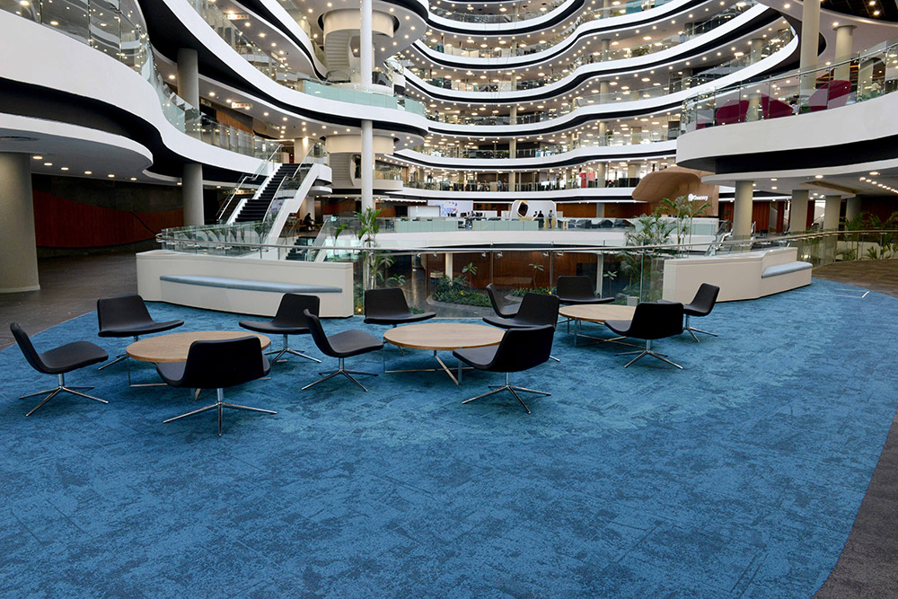 KBAC Flooring supplied about 60 000m2 of flooring for the SAPOA-honoured 1 Discovery Place in Sandton.