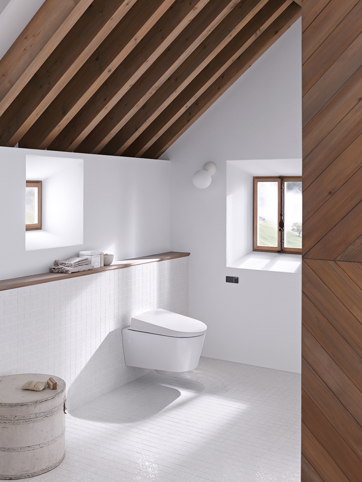 Geberit remote flush actuations allow the cistern to be positioned independently of the flush mechanism, and can therefore be reached with ease. The Geberit remote flush actuation type 70 is particularly well suited to situations requiring a flush actuation with minimum force.